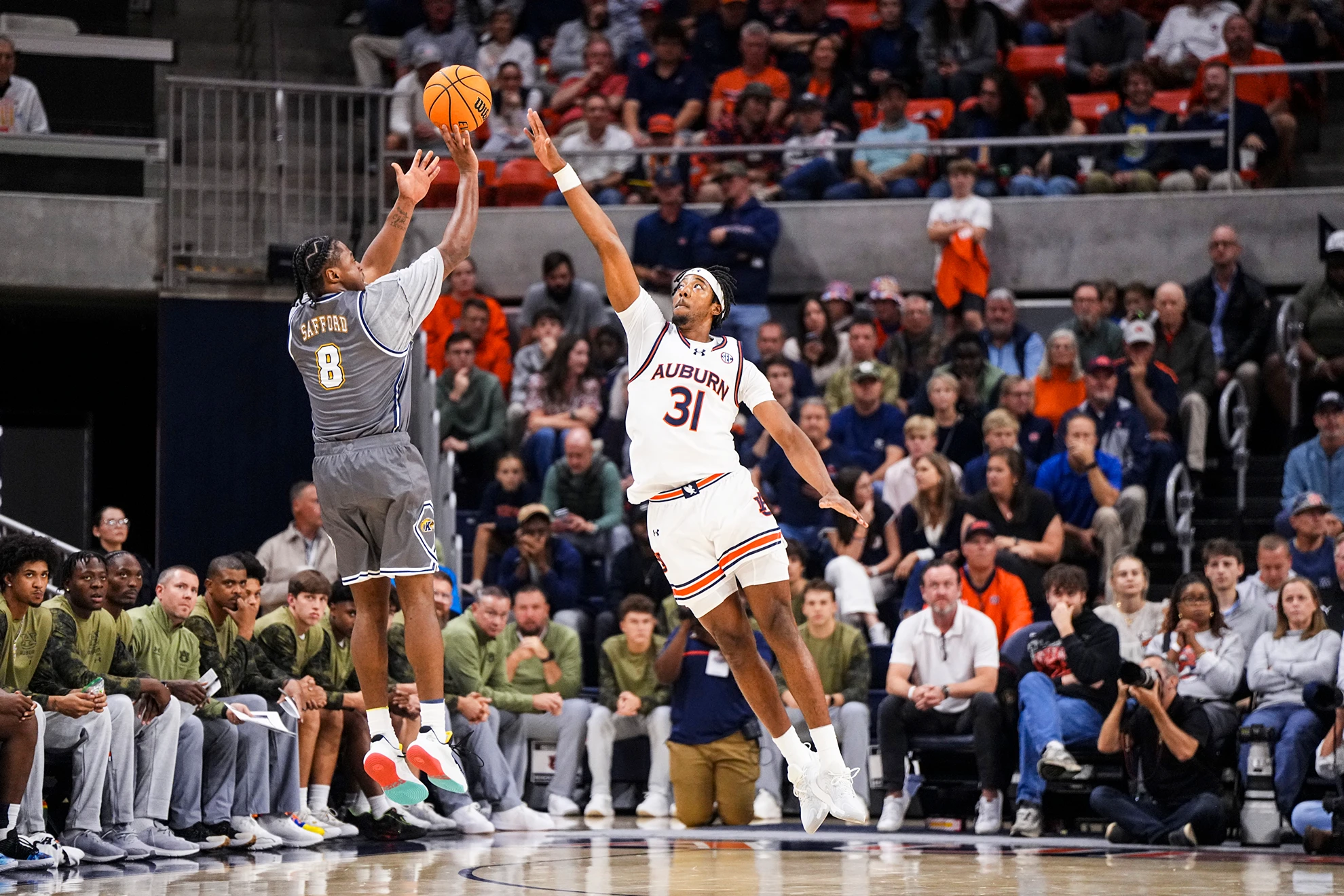 Flashes fall at Auburn